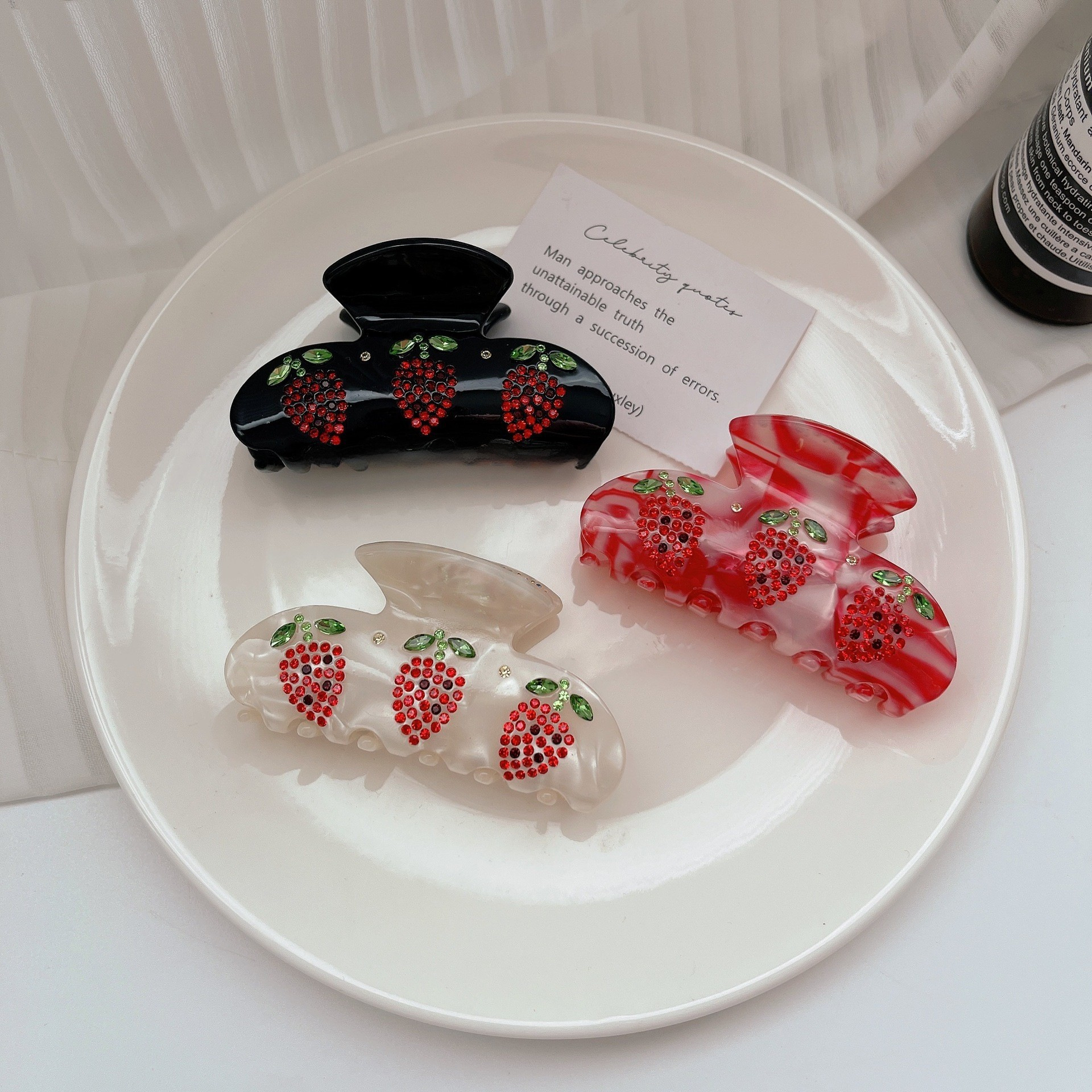 YHJ Haaraccessoires Nieuwe Azijnzuurklem Licht Luxe Zware Industrie Strass Aardbei Haarspeld Epijay Schattige Haai Clip Hoofddeksel_voghion.com