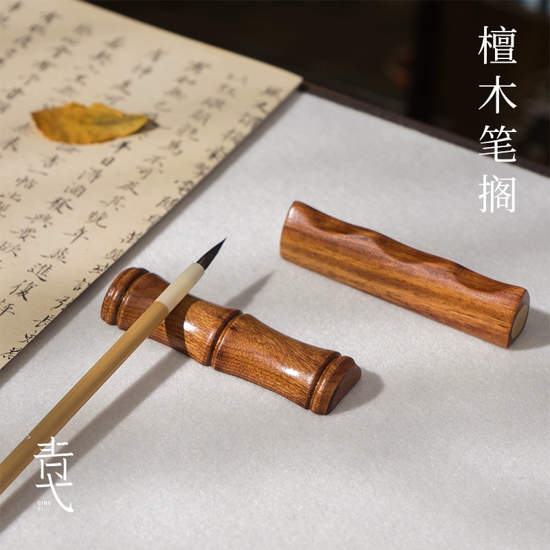 Зеленая ручка из сандалового дерева, держа ручку из массива дерева, встроенная в медную ручку