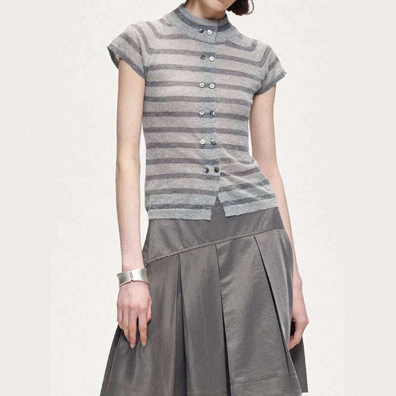 Korean-Style Design, Gentle and Comfortable Wool Striped Hollow-Out Knit Cardigan, Double-Row Shell-Shaped Alpaca Wool Knit Top Korean-Style Design, Gentle and Comfortable Wool Striped Hollow-Out Knit Cardigan, Double-Row Shell-Shaped Alpaca Wool Knit Top