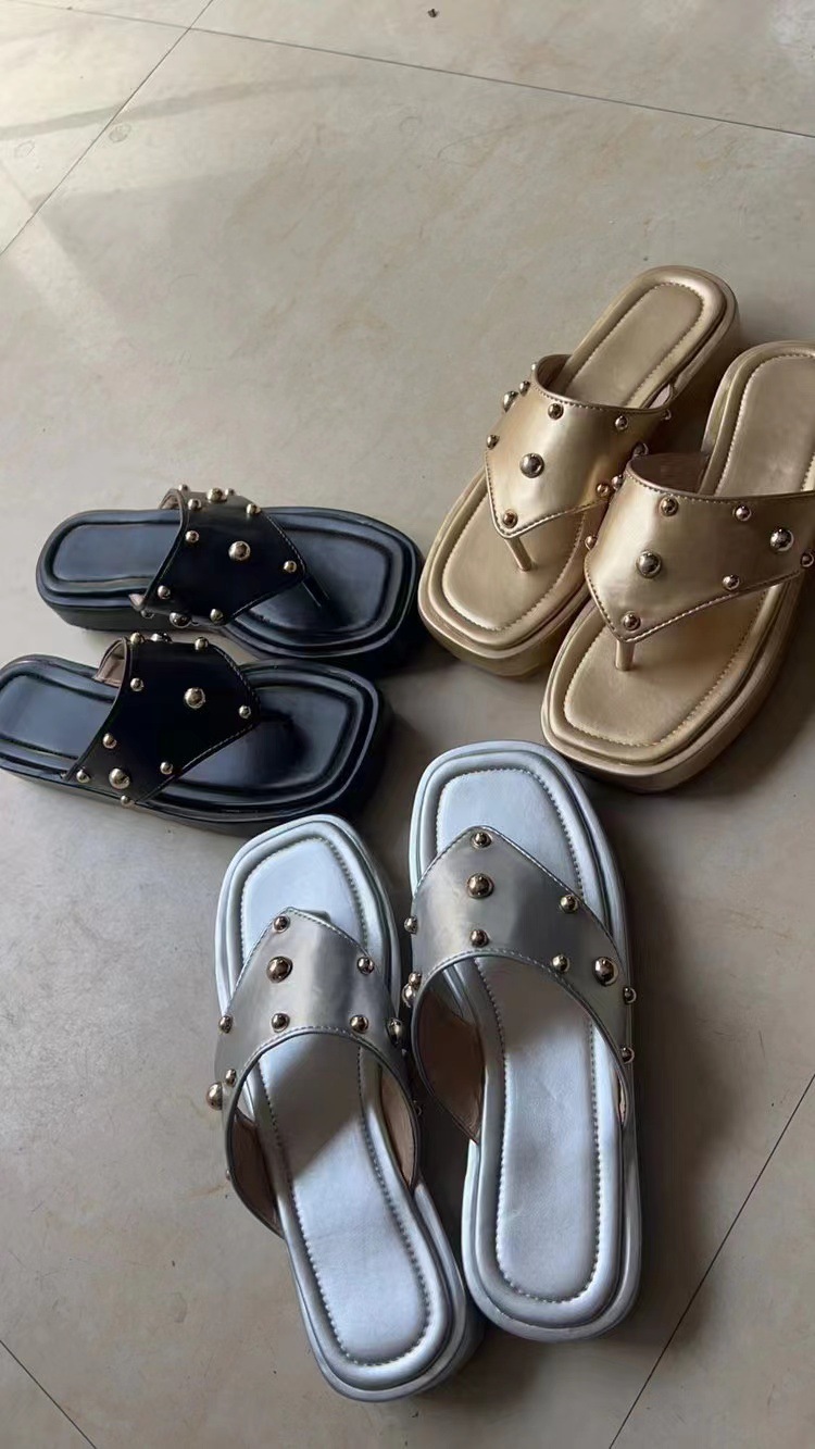 Frau Lässig Ferien Einfarbig Niet Quadratischer Zeh Flip-Flops display picture 10