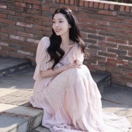 连衣裙;女式针织衫;女式T恤