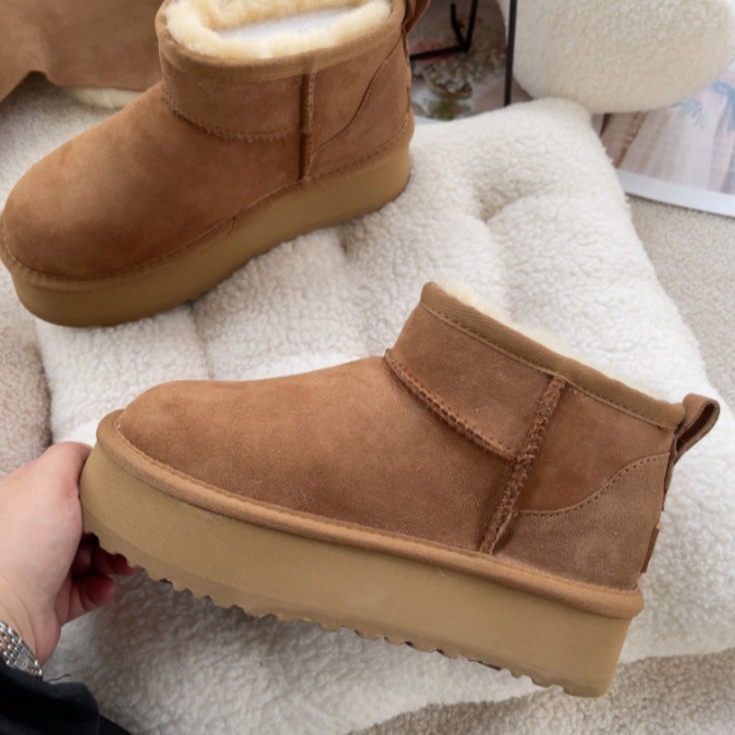 冬の女性の厚い底の周の冬の雨の雪の靴の4CMの羊の毛皮の一体の綿の靴は高くなって厚くて暖かいビスケットの底を厚くします。|undefined