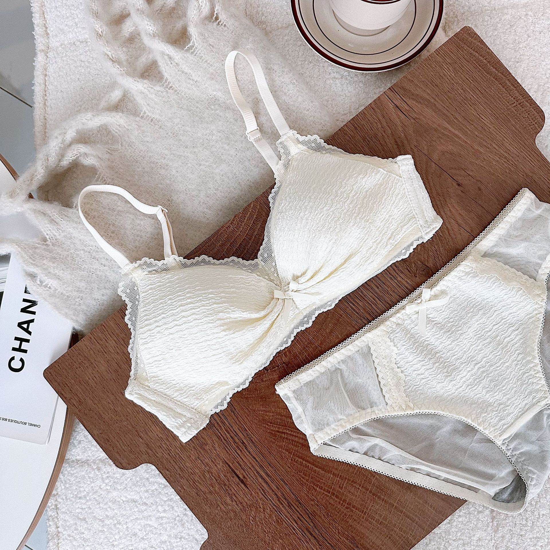 Pequeña mariposa francesa, sujetador lateral, sujetador de recogida sin anillo de acero, sujetador delgado, cómodo y transpirable