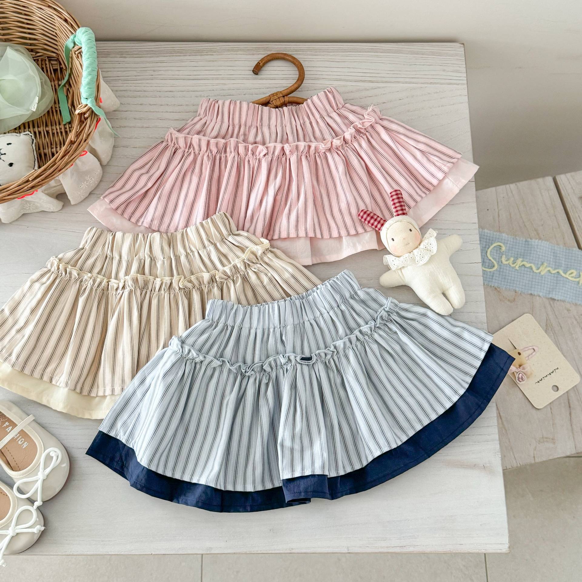 Falda de siete niñas de limón salado, verano nuevo estilo, falda de estilo occidental para niños, falda corta de todo fósforo para niñas, falda de botones florales