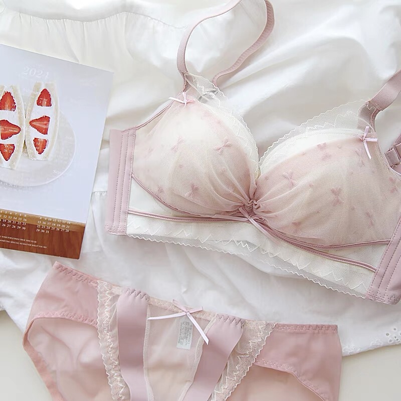 Flower half Misty ~ romantic soft soft glutinous underwear small chest push up to collect breast without steel ring lace bra suit
