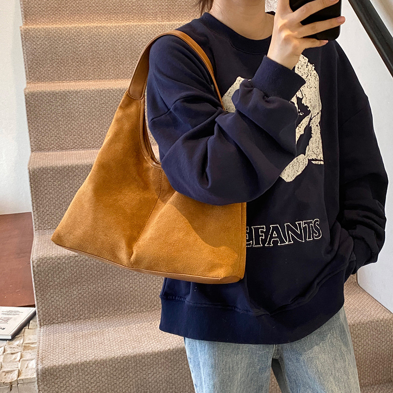 Textura de gran capacidad 2024, otoño y invierno, nuevo tipo de moque esmerilado, bolso de hombro, bolso de hombro de nicho