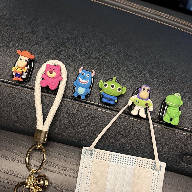Gancho para coche, gancho de almacenamiento de almacenamiento de interior creativo multifuncional en la primera fila, lindo gancho de copiloto para coche de celebridades de Internet