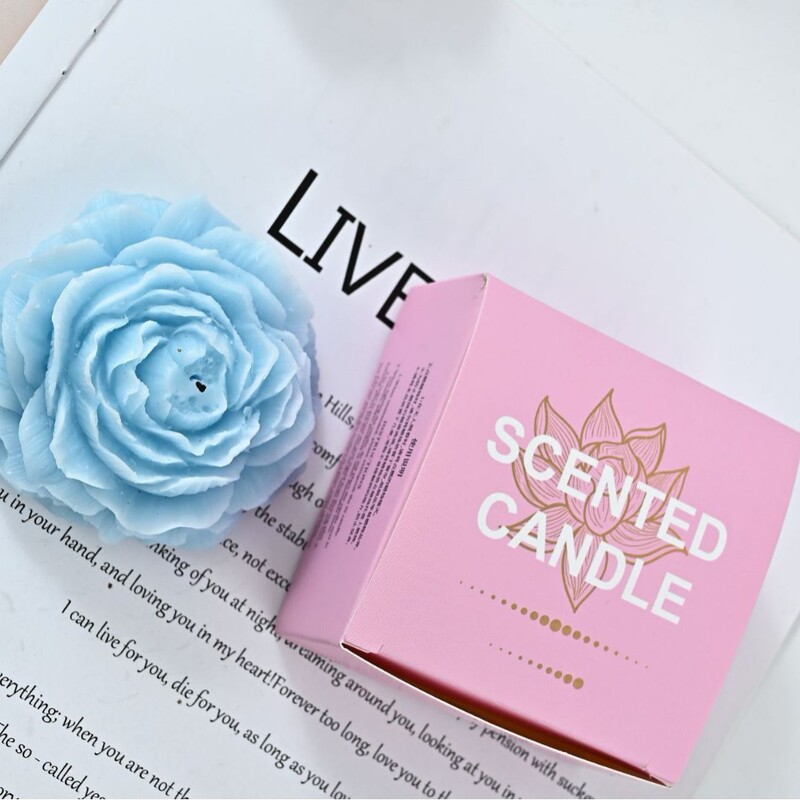 創意的な牡丹の花香薫ろうそくの花の形のお土産の贈り物は母の日の婦人デーの贈り物を並べます。|undefined