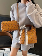����ʱ�м�ԼС�����ذ���Ů�¿�С����Ƶ�������ʸ��ϰ�ͨ�ڰ�