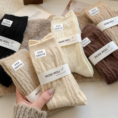 ウールの靴下の女性の冬の綿の家庭の月子の中の筒の靴下の復古のベルベットの厚い保温のカシミヤの山の靴下