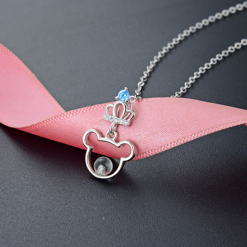 Japón y Corea del Sur creativo simple colgante de cadena de clavícula de animales agujeros S925 colgante de diamante de plata de corona de oso colgante mujer