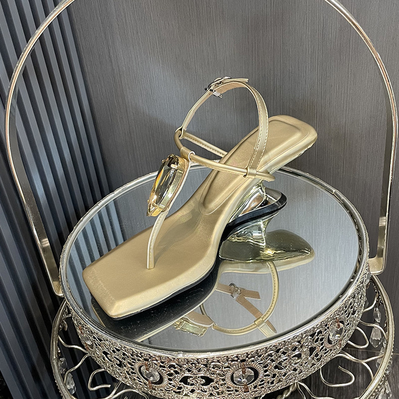 Minimalist Gold and Silver French-Style Rhinestone Square-Toe Mid-Heel Elegant Sandals with T-Strap and Thong Toe Design for Women in Summer Minimalist Gold and Silver French-Style Rhinestone Square-Toe Mid-Heel Elegant Sandals with T-Strap and Thong Toe Design for Women in Summer