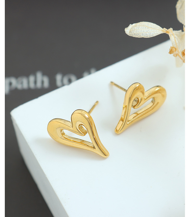 Simple Style Heart Shape Titanium Steel Ear Studs Hollow Out Stainless Steel Earrings