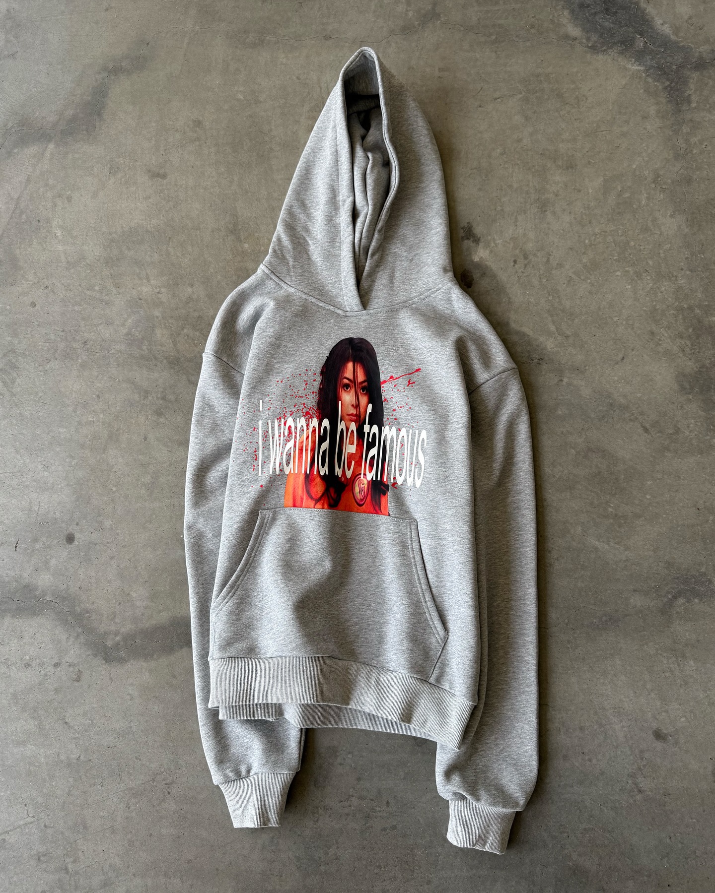 ​​3D Letter Print Hoodie – Minimalist Streetwear Pullover (Oversized Fit, Grey, S-5XL)​​_viptrois.com