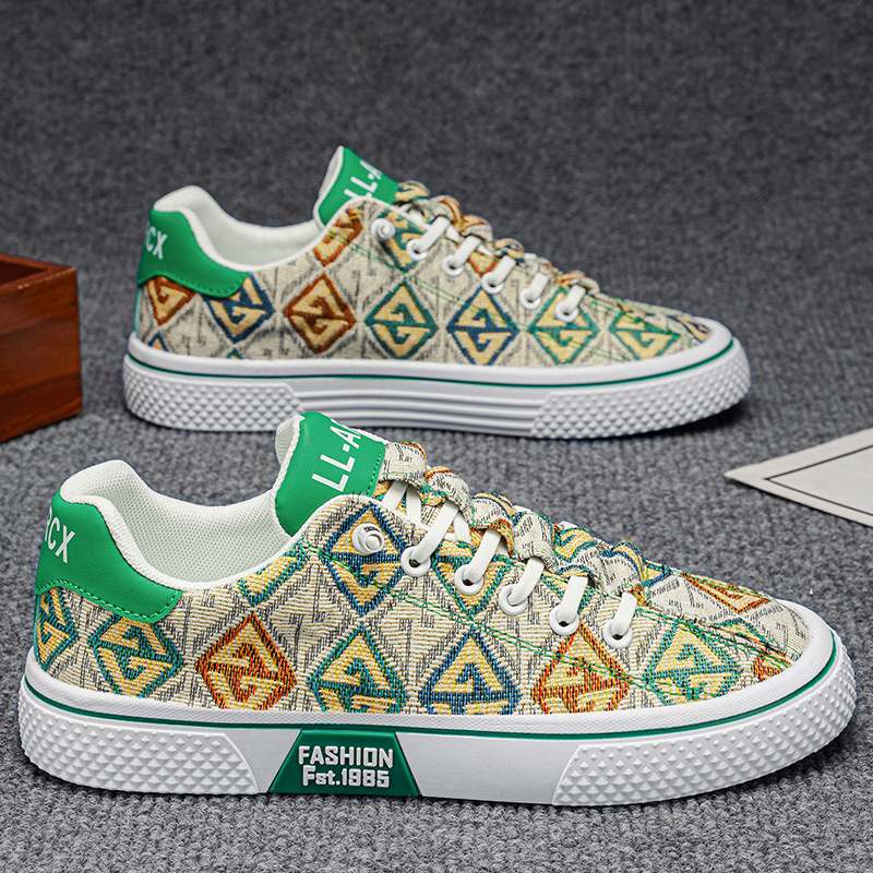 Viejos zapatos de tela para hombres verano 2026 nuevos zapatos de lona delgados zapatos de moda moda juvenil zapatos de skate casuales de moda