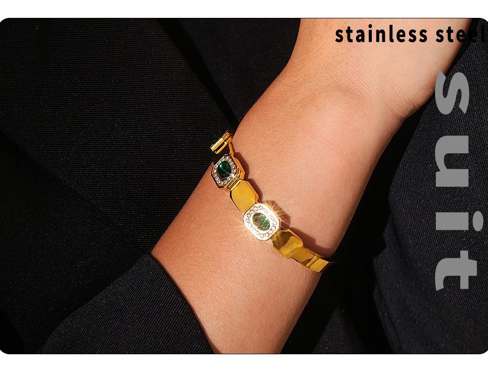 Titanium Steel Green Diamond Buckle Bracelet For Women Elegant_voghion.com