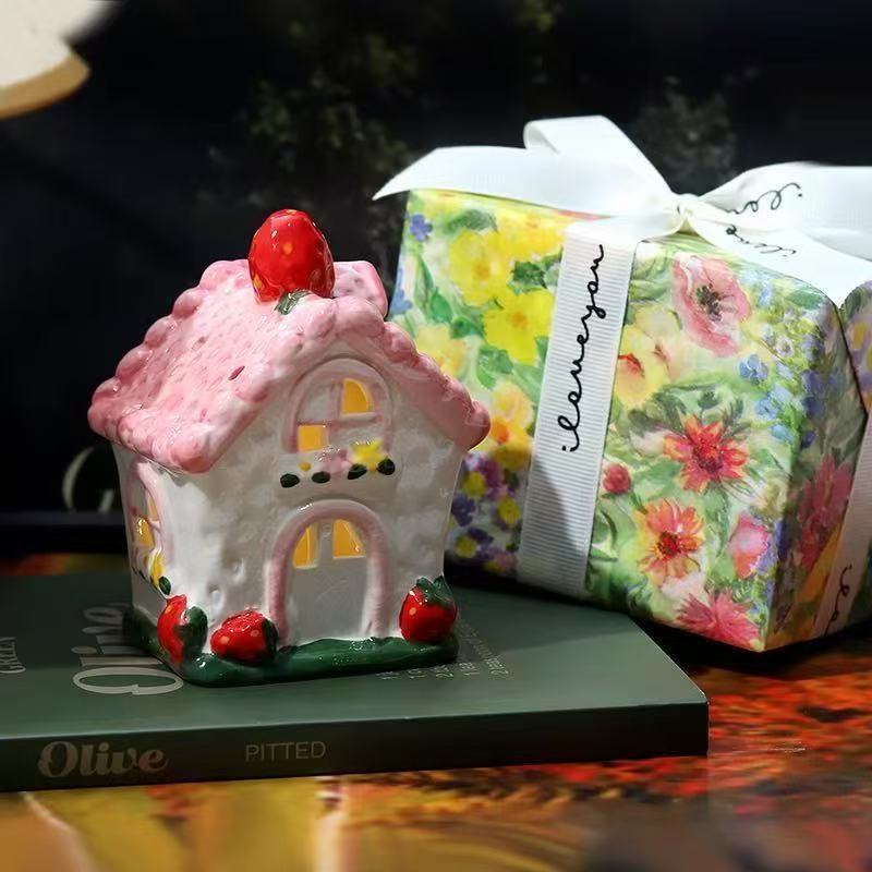 Lovely cerámica casa de fresas lámpara de noche día de San Valentín regalo de cumpleaños para niños decoración de escritorio adornos