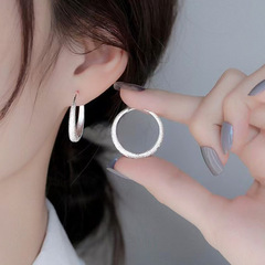 軽くて高級感のある売れ筋イヤリング、小さくて新しいラウンド、クールなスタイル、韓国風インファッション、万能イヤリング、高級感