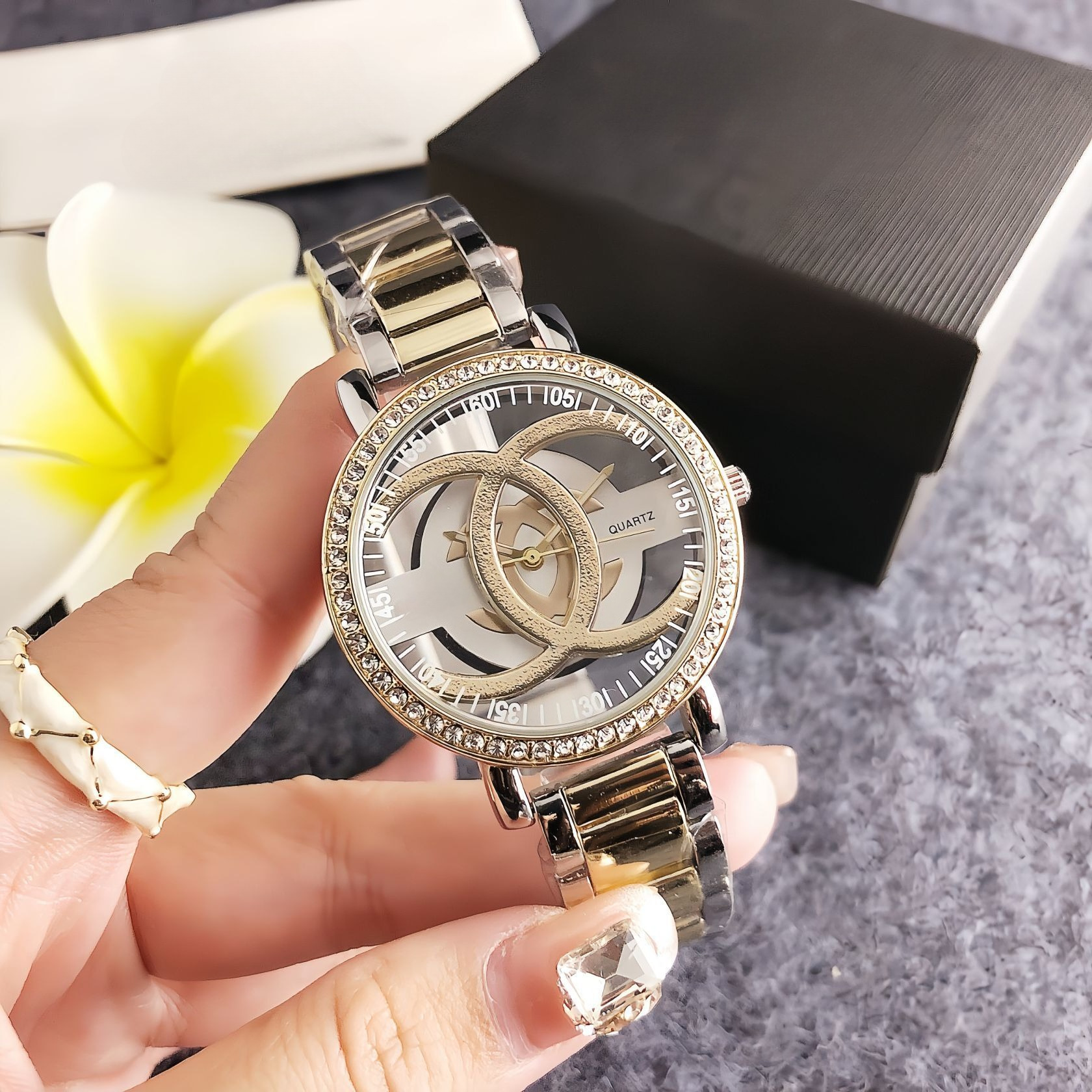 Foreign Trade Popular Women's Watch Round Hollow Dial Casual Quartz Watch Steel Strap Compact Fashionable Girls' Watch