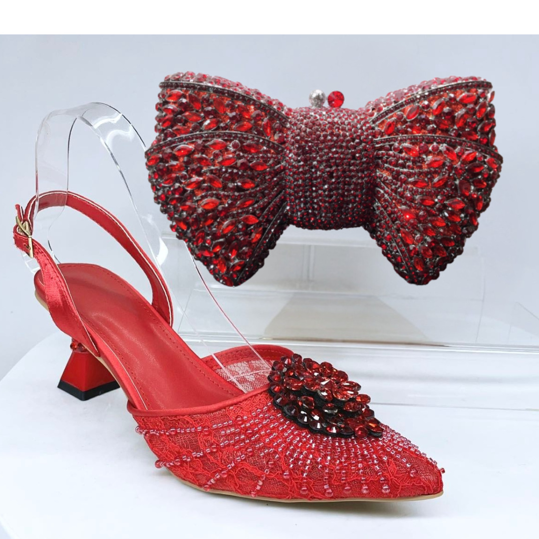Zapatos estilo italiano para la cena sandalias de tacones finas de verano mujer diamante de punta zapatos de novia