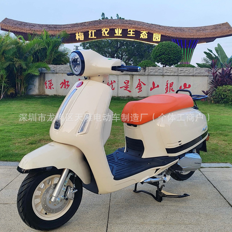 La nueva pequeña lámpara redonda de carala 125C retro pedal motocicleta puede ser la marca nacional cuatro inyección eléctrica de combustible ahorro de combustible 20