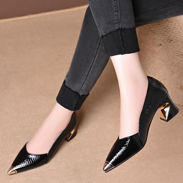 Metal Pointed Toe Pumps for Women Spring and Autumn New Style French Thick Heel Versatile Comfortable Medium Heel Small Leather Shoes