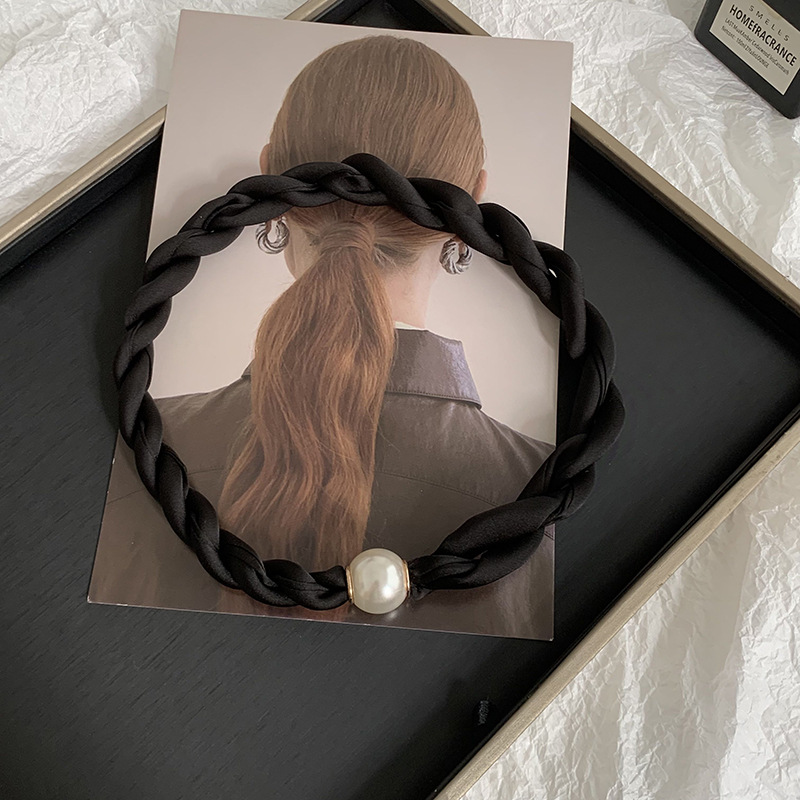 Pañuelo de seda con collar de perlas tortas Primavera y verano Nuevos productos Temperamento de moda Decoración multifuncional Pañuelo de seda con hebilla magnética para mujer