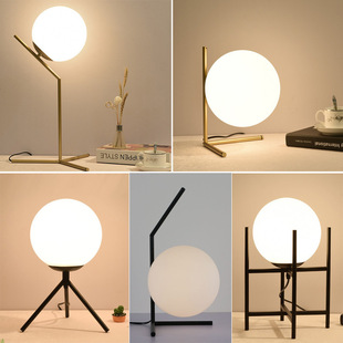 Nordic Bedroom Bedside Table Lamp Modern Simple Study Hotel Guest Room Table Lamp Creative Glass Ball Decorative Table Lamp