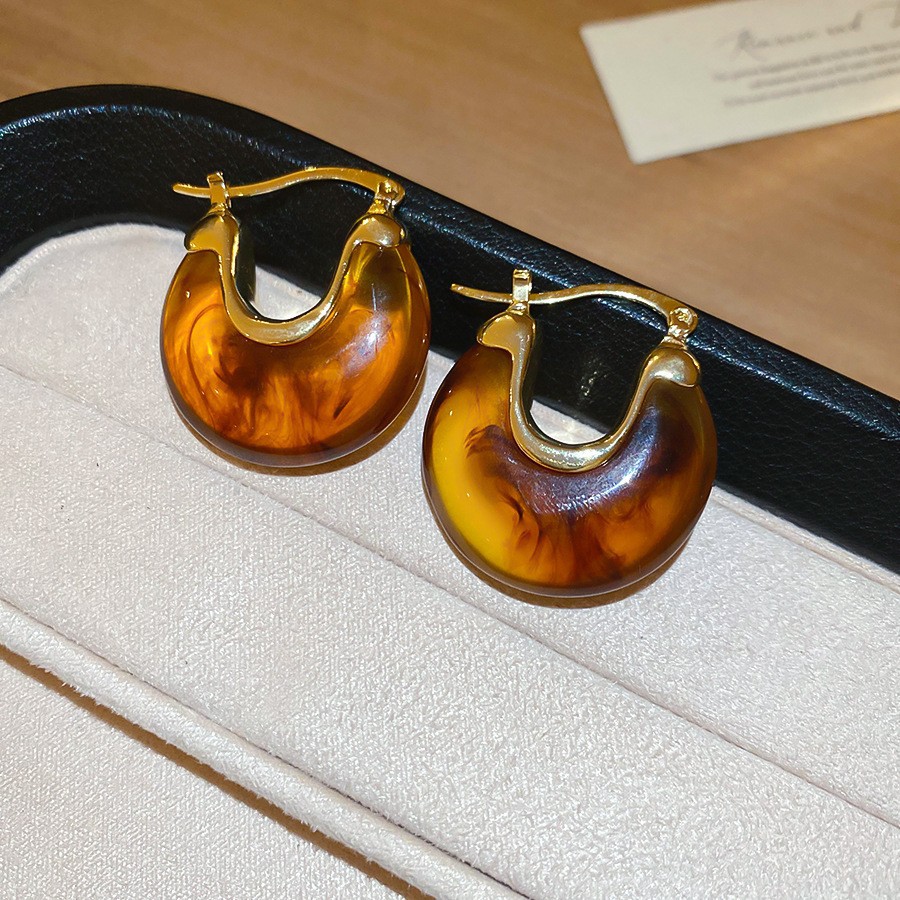 Aguja de plata Pendientes geométricos Maillard Pendientes de lujo ligero retro de nicho Pendientes de temperamento de todo fósforo de moda Sentido de alta gama al por mayor
