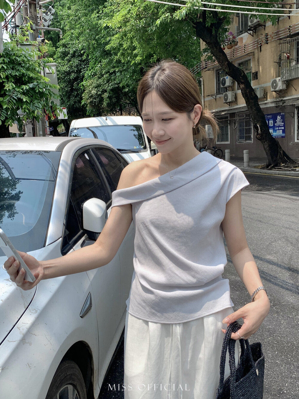 Áo croptop nữ tay ngắn cổ lệch vai, thiết kế bất đối xứng — Xanh da trờicolor, màu trắng, màu mơ chi tiết 18