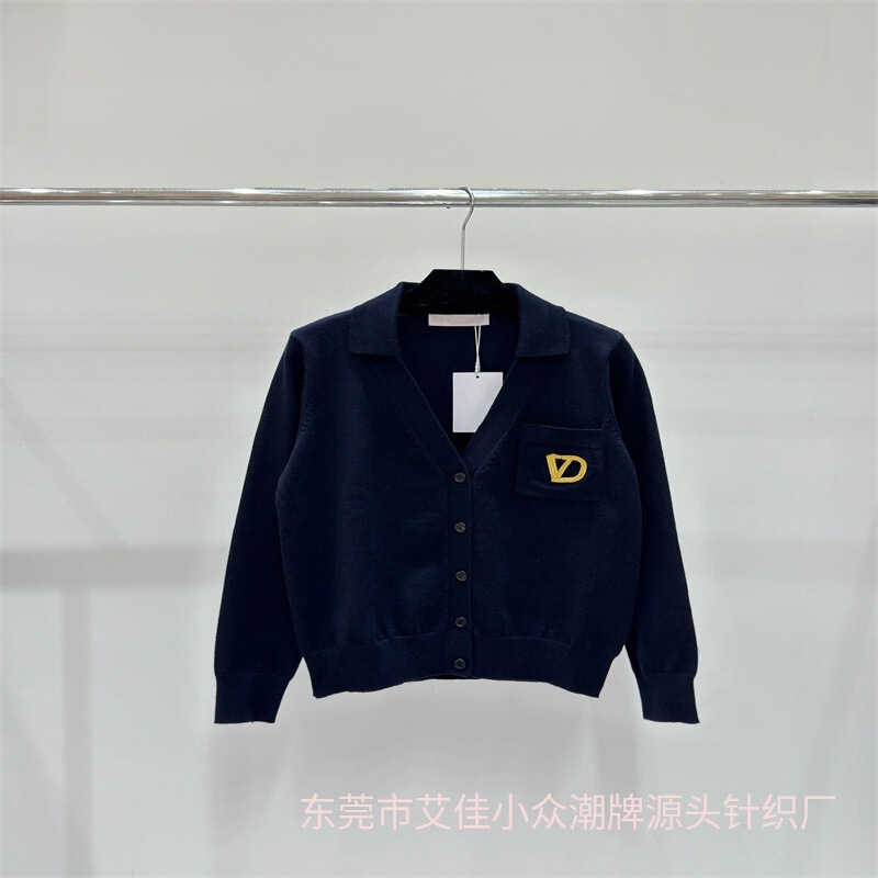 Nanyou High Version 2025 Autumn New Women's Clothing Small Fragrance Style Chest Gold Thread Logo Wool V Neck Knitted Cardigan