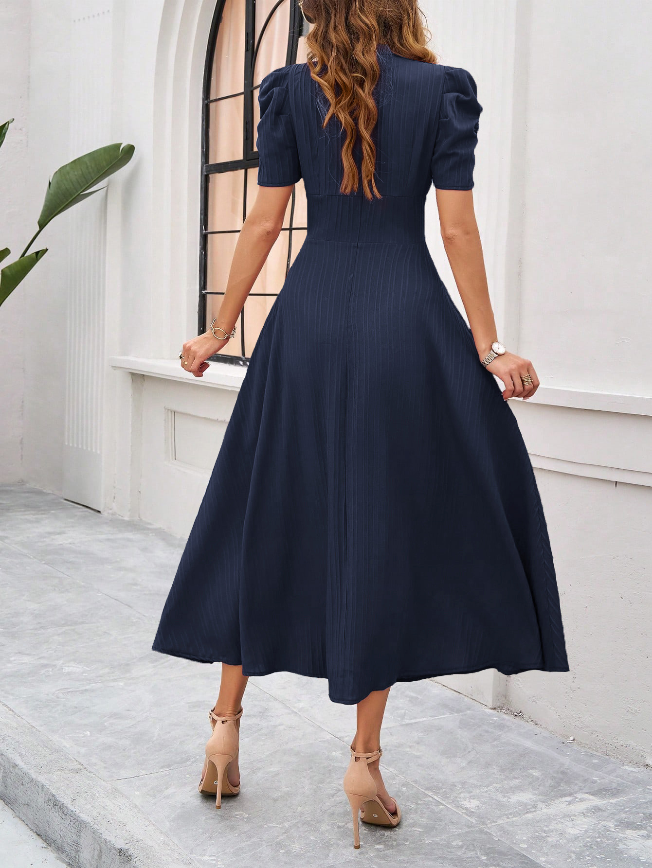 318g Weight Maxi Long Dress Dress Length Type Short Sleeve Sleeve Length Swing Dress Dresses Type Puff Sleeve Sleeve Type Spandex, Polyester Fabric Type High Waist Waist Line Daily Occasion V Neck Neckline Regular Fit Fit Type Solid Color Pattern 2025 Spring and Summer Season Women's Gender Pleated Design Simple Style Style Wholesale Women's Simple Style Pleated Solid Color Daily V Neck Short Sleeve Swing Dress 23