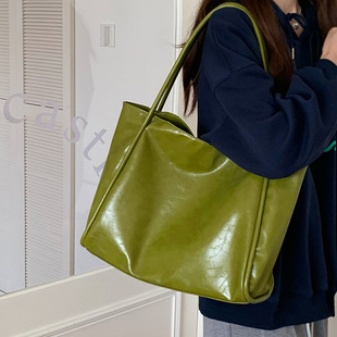 Large Capacity Bag Women's 2025 New Niche Design All-match Shoulder Bag Commuter Portable Underarm Tote Bag Trendy