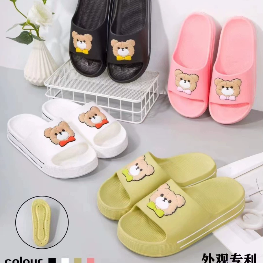 Женские туфли на средних каблуках носят пластиковые мягкие подошвы