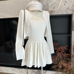 韓国系の白いニットのカーディガンの上着はウエストのサスペンダーのスカートの女性のバレエの風の2つのセットを収めます。