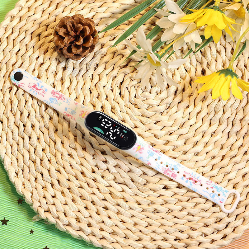 2024 explosión de chatarra oso de café M9 impresión pulsera relojes de pulsera niños estudiantes moda lindo reloj electrónico LED