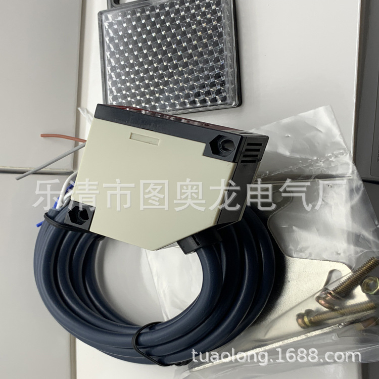 全新实物供应 E3Z-GP11B 光电开关质保一年