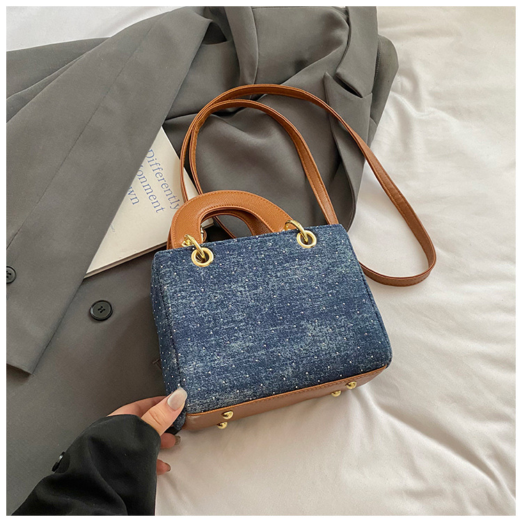 Diseño de nicho color en contraste bolso cuadrado pequeño portátil femenino 2025 nuevo bolso diagonal de diamantes retro de alta gama de moda