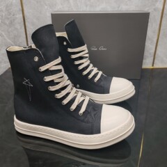 新型のro黒色の高い足の厚い底は男性の靴のカジュアルなファッションの潮流を持っています。
