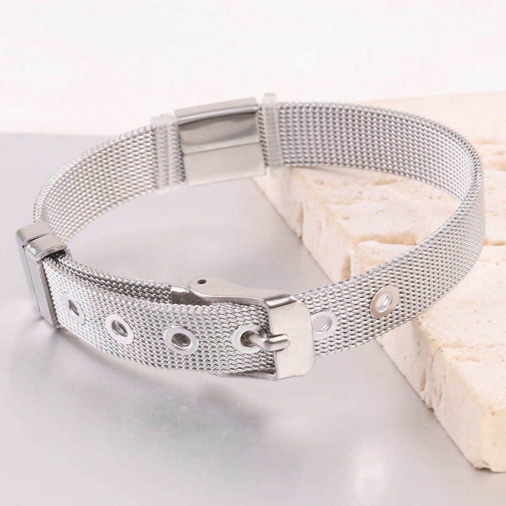 Groothandel Eenvoudige Stijl Effen Kleur Titanium Staal Galvaniseren Verguld Armband display picture 3