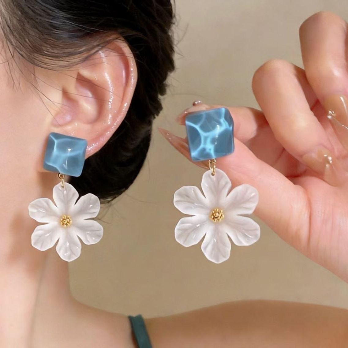 23 # Blue water ripple small square white flower earrings
