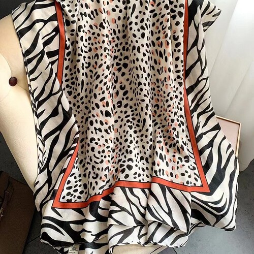 European and American-style fashionable and elegant cotton-linen scarf, air-conditioning shawl, warm neck wrap, hot-selling travel and beach towel.
