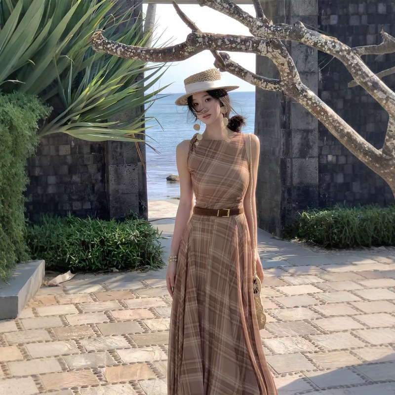 French-Style Elegant High-End Plaid Vest Dress, New Summer Style, Waist-Cinching Slimming Fairy Long Dress