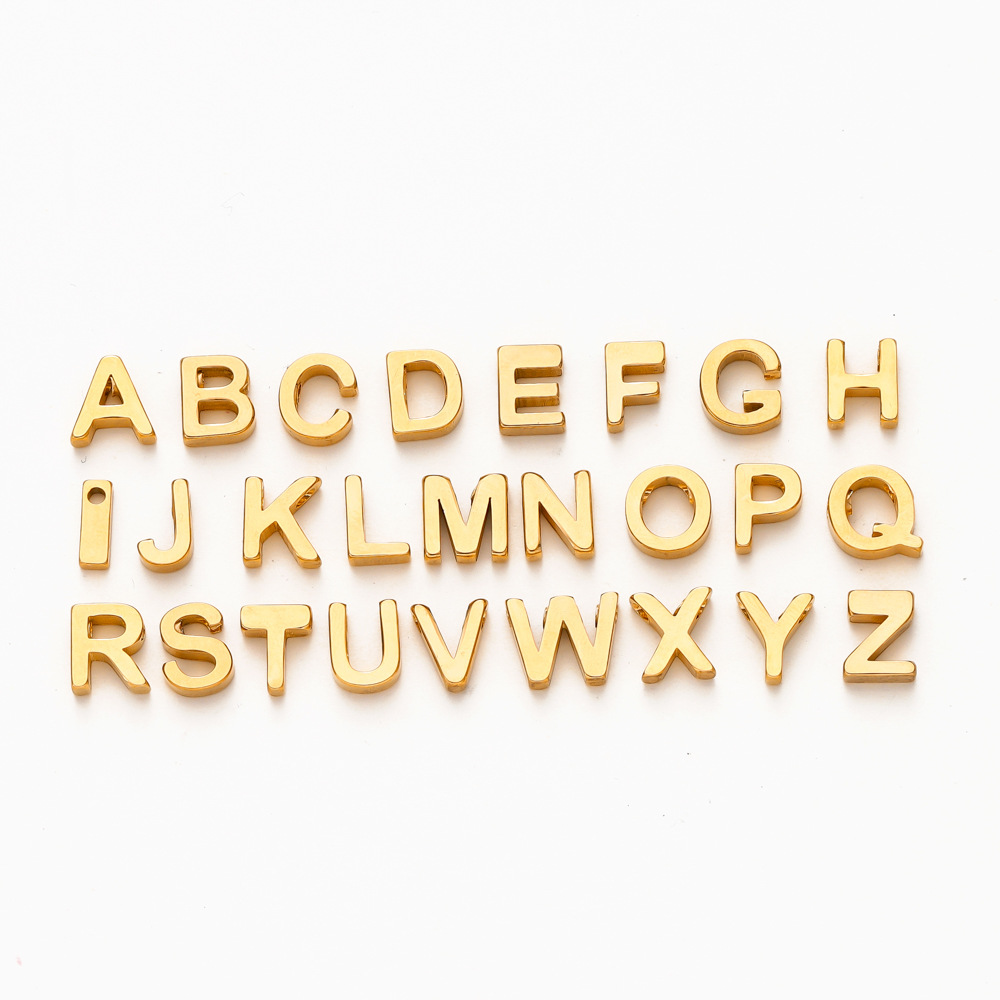 新品个性26个英文字母孔径1.8mm保色真空镀金穿孔字母diy饰品配件