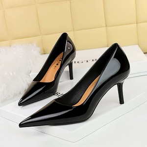 7236 European and American style fashionable minimalist glossy patent leather women's shoes, high heels, thin heels