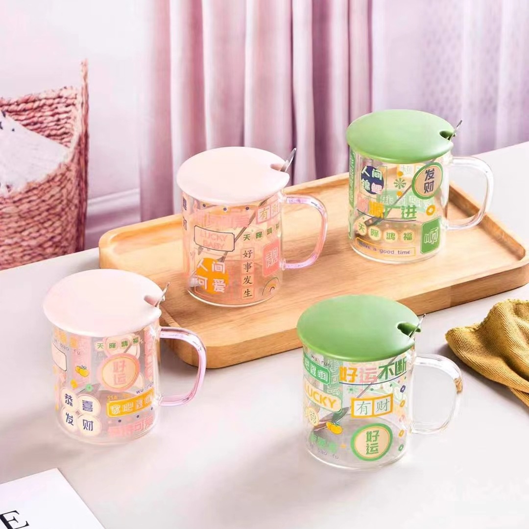 Creativo de Hong Kong Estilo Vintage taza de vidrio con tapa Cuchara de regalo taza de café Red roja de alta personalidad regalo de la mano taza de agua