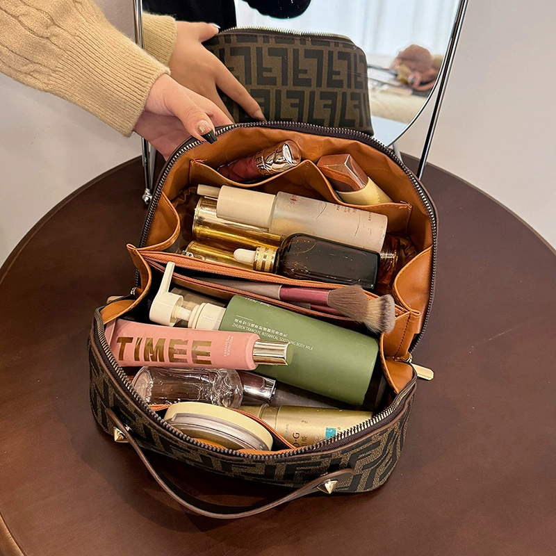 Capacious storage system for leisure for traveling, cosmetic bag