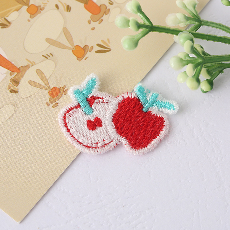 かわいいアップルチェリー刺繍布ステッカーぬいぐるみ服スカーフアクセサリー装飾ステッカーミニ携帯電話バッグ自己粘着|undefined