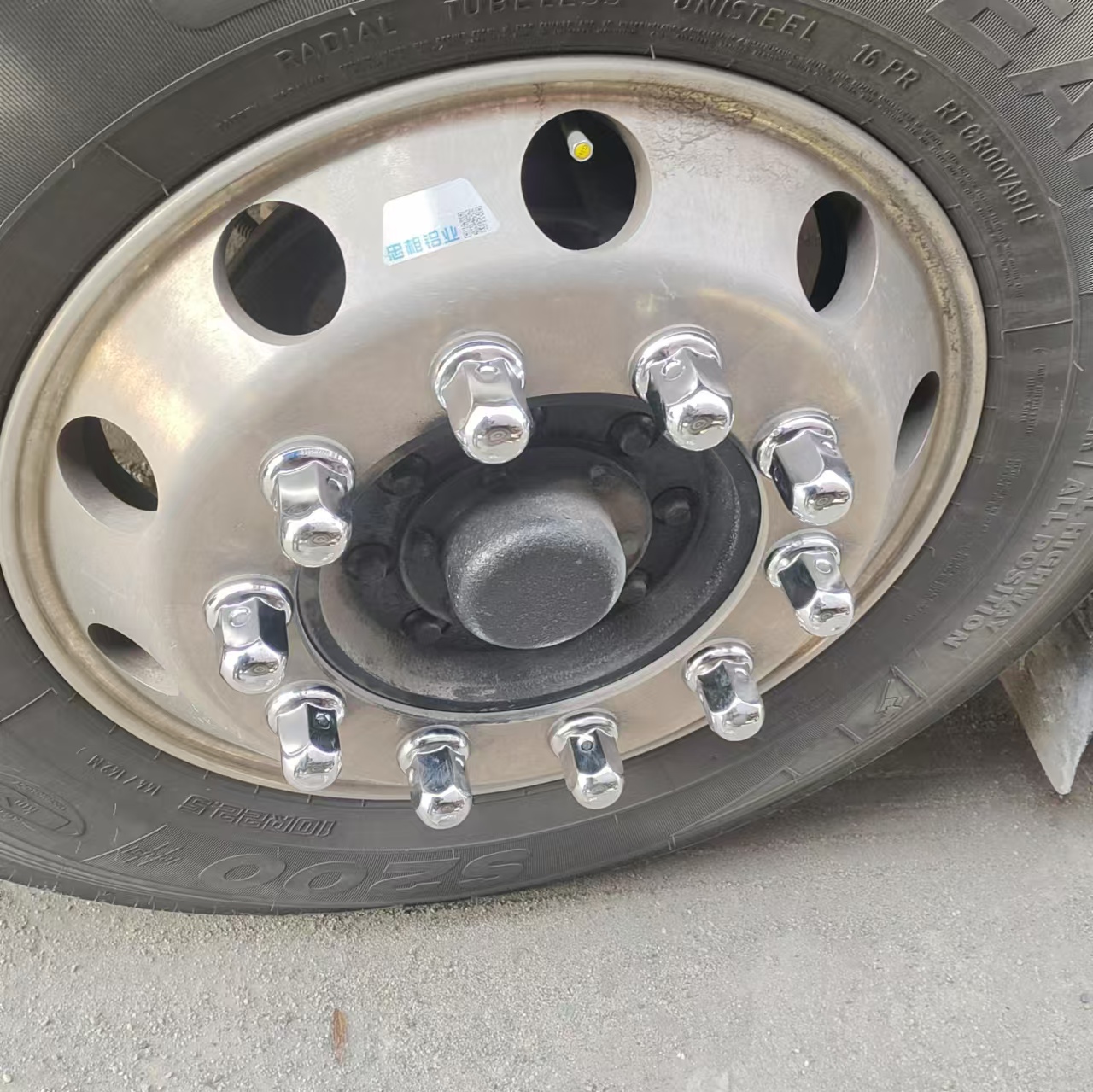 Metal material heavy-duty truck universal tire nut cover, wheel hub screw cap protective cover, decorative dust cap