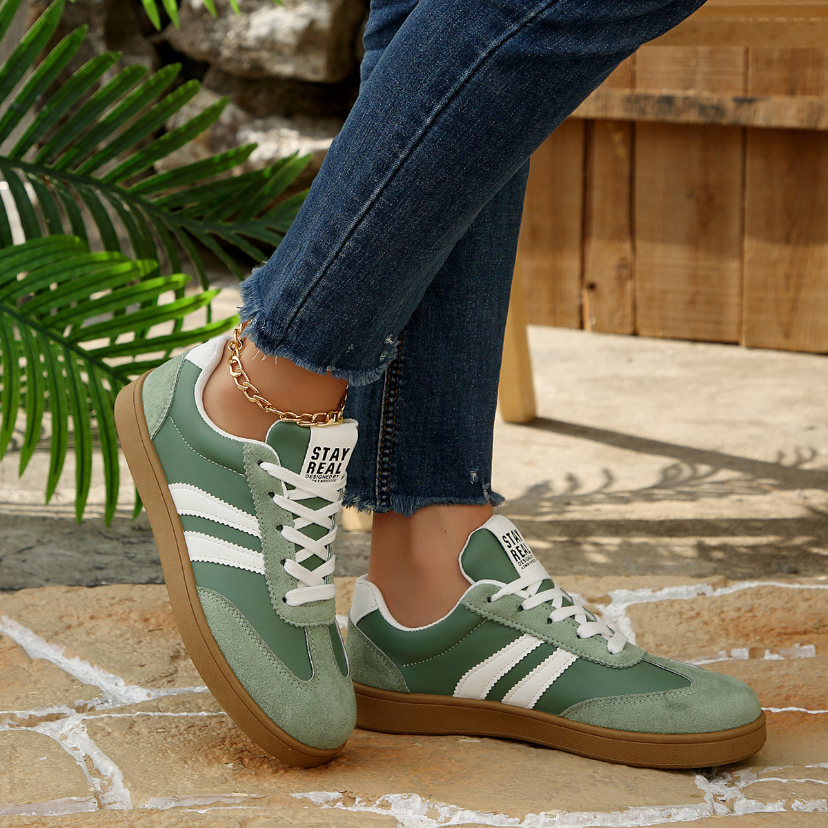 Zapatos de entrenamiento de base plana para mujeres 2025, primavera y otoño, zapatos de skate de comercio exterior de tamaño grande, zapatos casuales de moda, zapatos blancos para mujeres